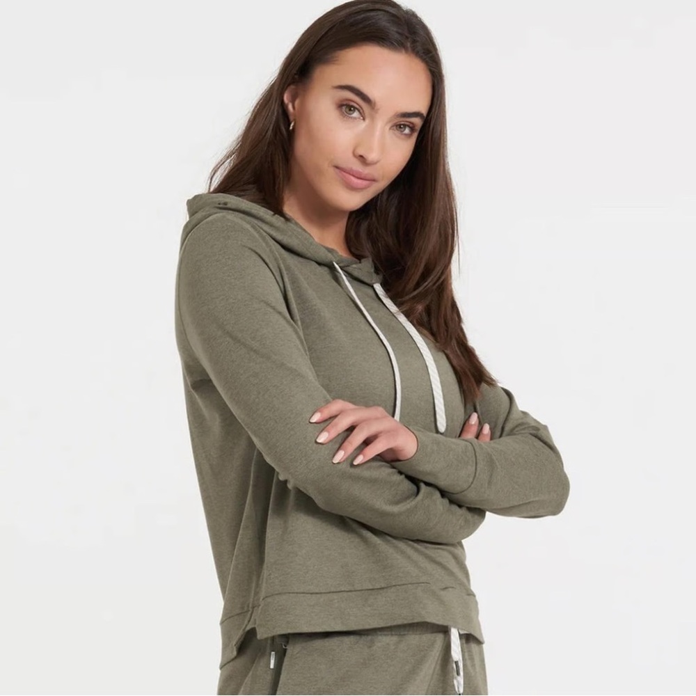 Vuori Women's Halo Essential Hoodie